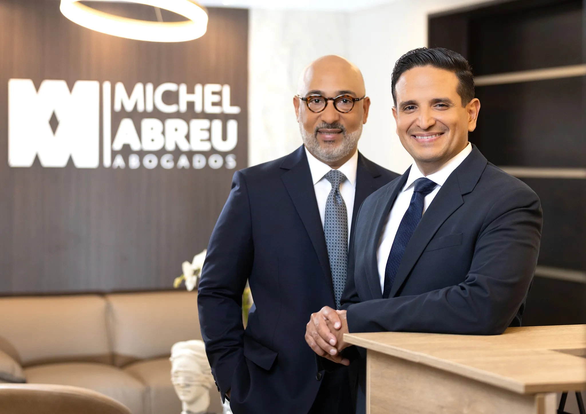 Socios de Michel Abreu Abogados en la sede de la firma